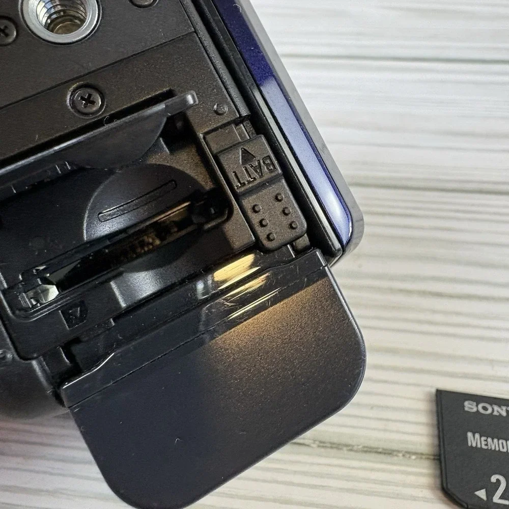 Sony Handycam Digital Video Camcorder DCR-SX45 W/ Charger, Memory Card Tested